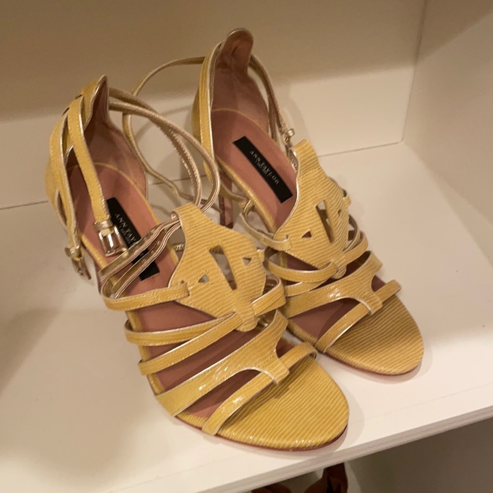 Never worn Ann Taylor Neon yellow heels